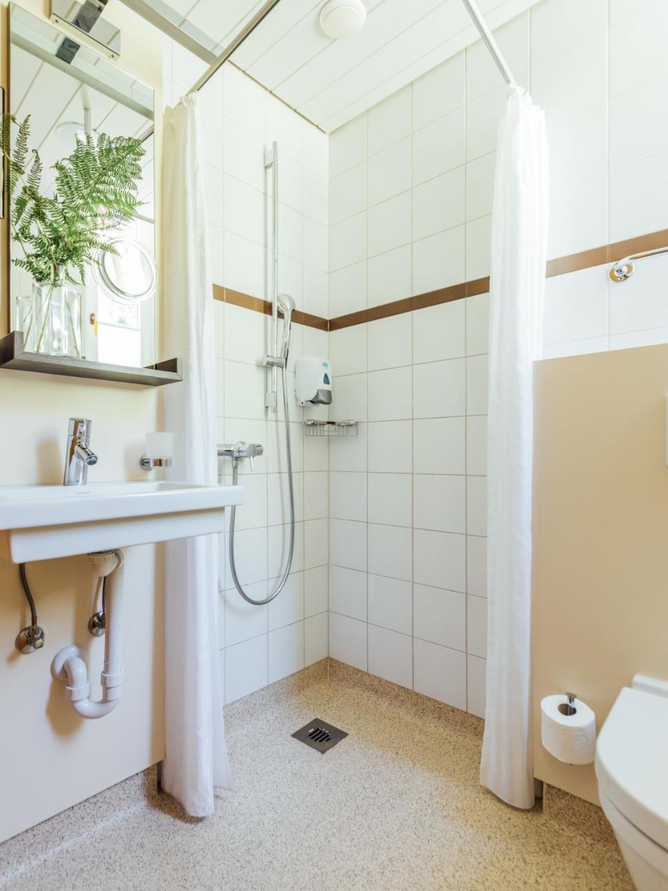 Budget Rooms Gstaad Шёнрид Экстерьер фото